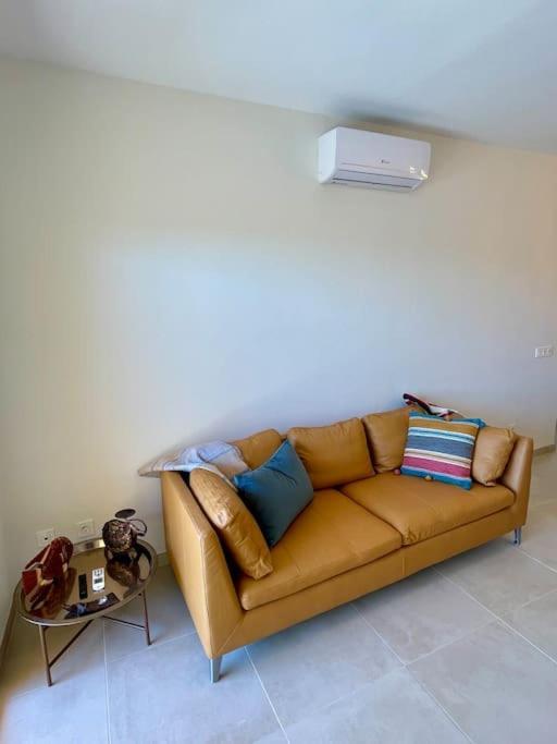 4new, 2 Bed 2 Bath Built 2024 With Community Pool And Local