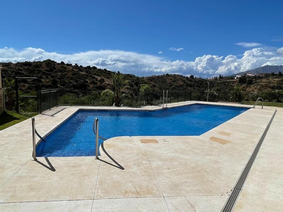 4new, 2 Bed 2 Bath Built 2024 With Community Pool And Local *
